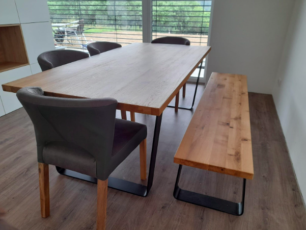 Židle nebo lavice ke kuchyňskému stolu